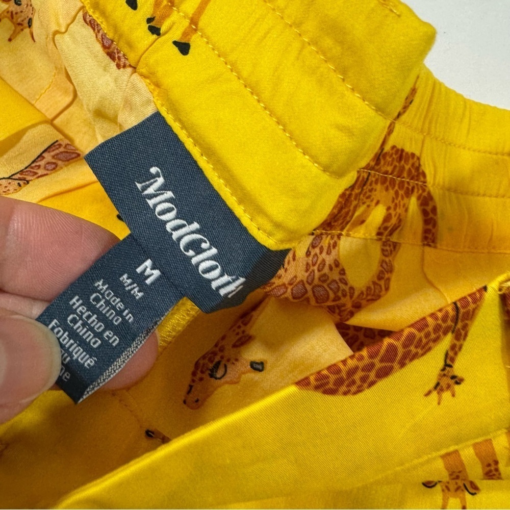New ModCloth The Spring of Things Shorts Yellow Giraffes - Picture 4 of 8